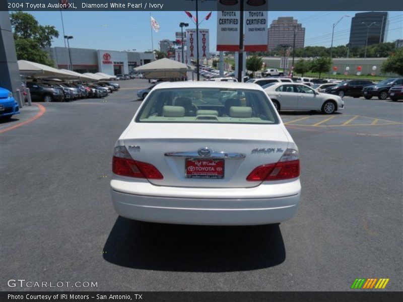 Diamond White Pearl / Ivory 2004 Toyota Avalon XL