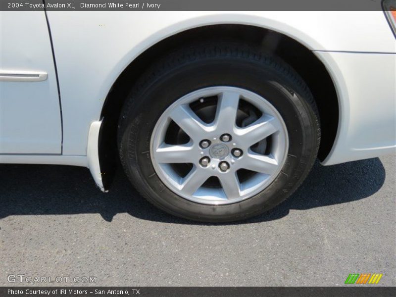 Diamond White Pearl / Ivory 2004 Toyota Avalon XL