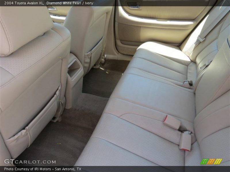 Diamond White Pearl / Ivory 2004 Toyota Avalon XL