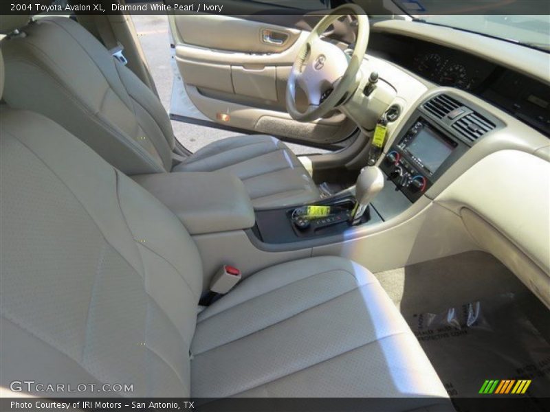 Diamond White Pearl / Ivory 2004 Toyota Avalon XL