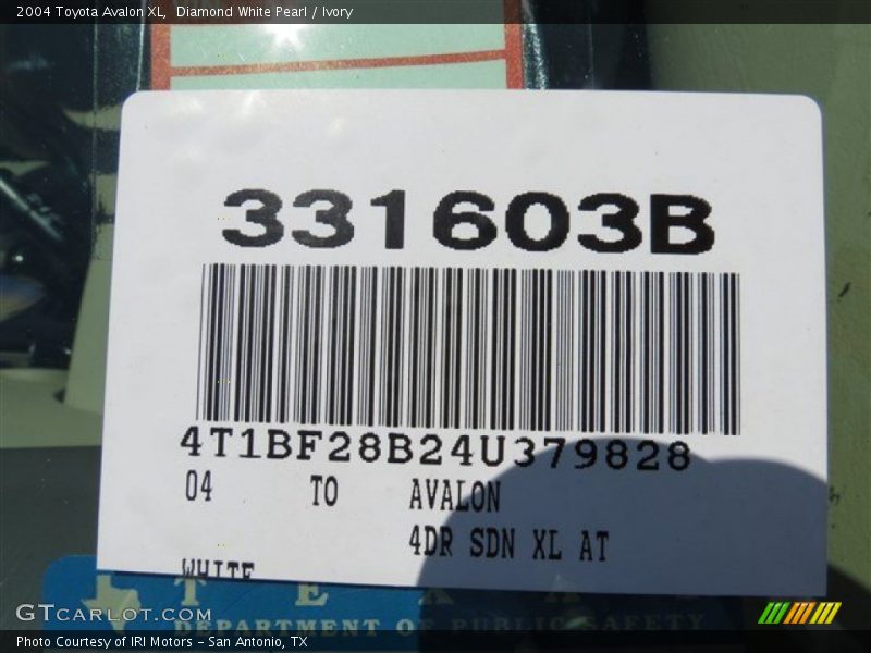 Diamond White Pearl / Ivory 2004 Toyota Avalon XL