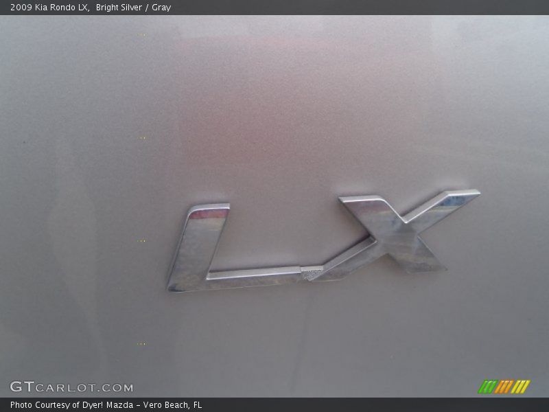 Bright Silver / Gray 2009 Kia Rondo LX