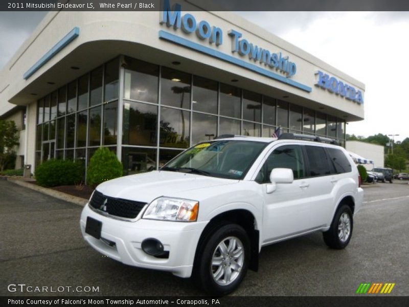 White Pearl / Black 2011 Mitsubishi Endeavor LS