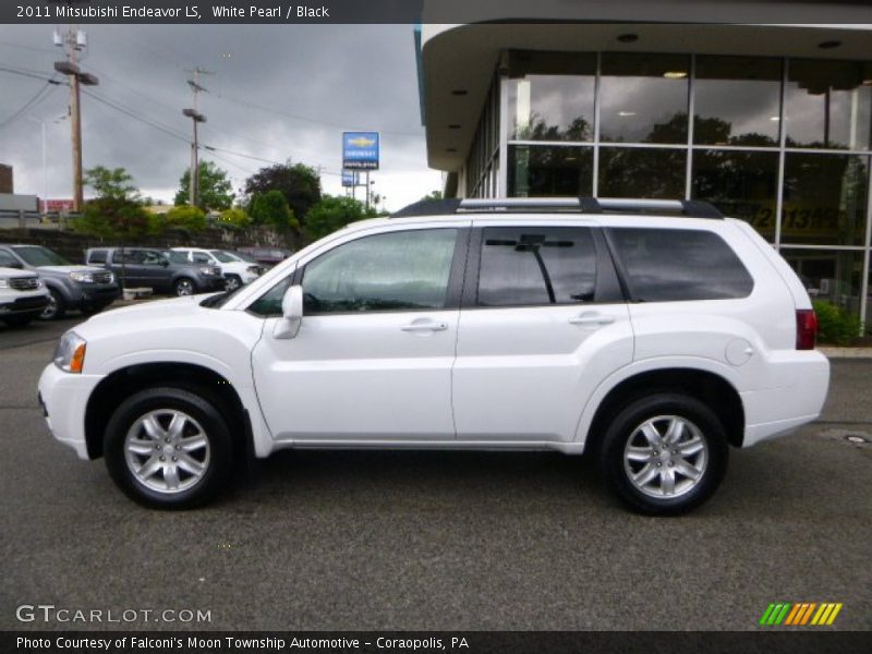 White Pearl / Black 2011 Mitsubishi Endeavor LS
