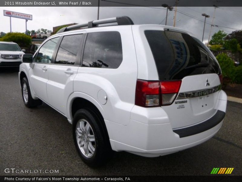 White Pearl / Black 2011 Mitsubishi Endeavor LS