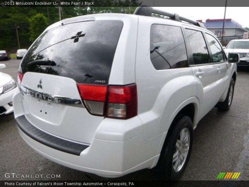White Pearl / Black 2011 Mitsubishi Endeavor LS