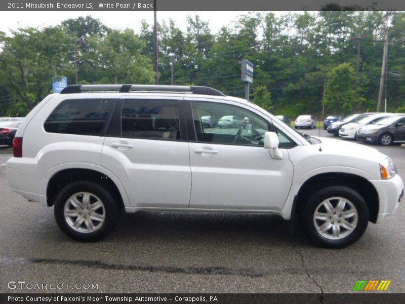 White Pearl / Black 2011 Mitsubishi Endeavor LS
