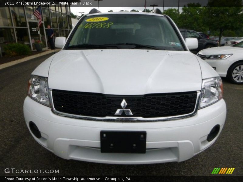 White Pearl / Black 2011 Mitsubishi Endeavor LS