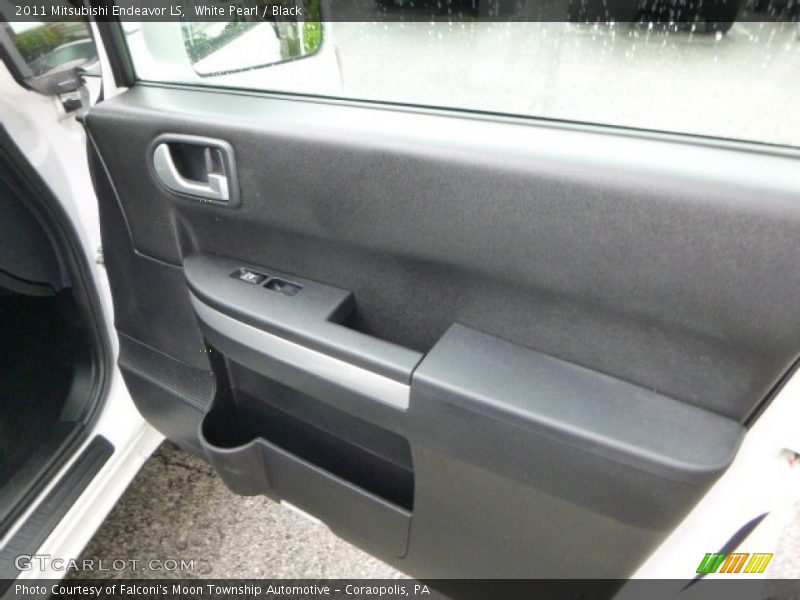 White Pearl / Black 2011 Mitsubishi Endeavor LS