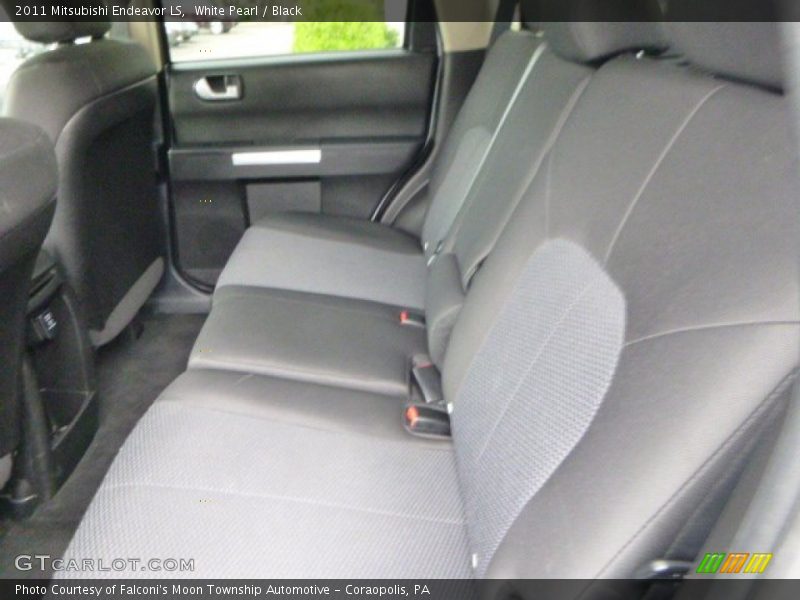 White Pearl / Black 2011 Mitsubishi Endeavor LS