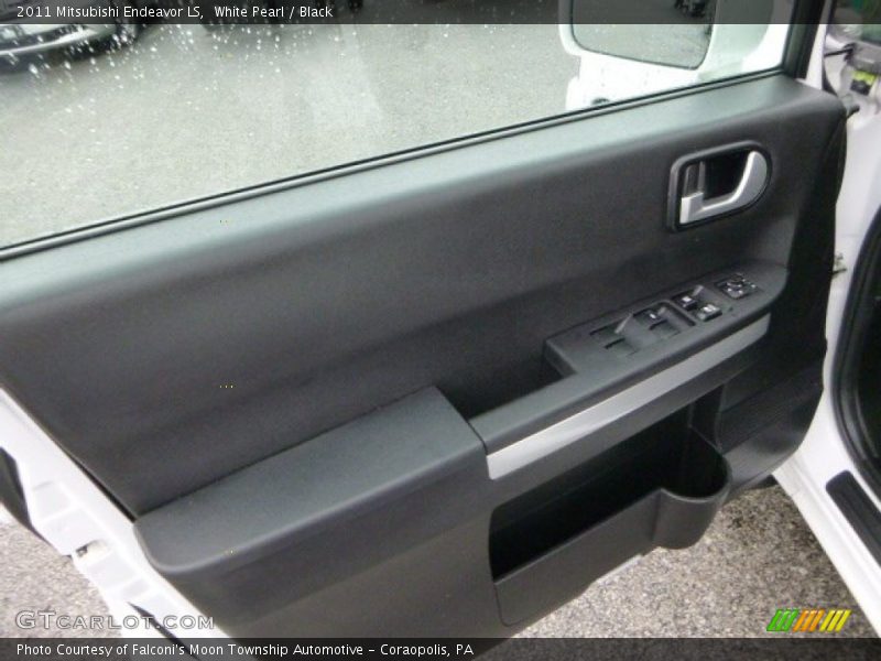 White Pearl / Black 2011 Mitsubishi Endeavor LS