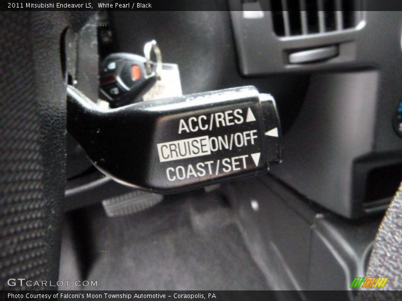 White Pearl / Black 2011 Mitsubishi Endeavor LS