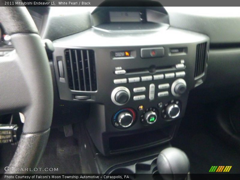 White Pearl / Black 2011 Mitsubishi Endeavor LS