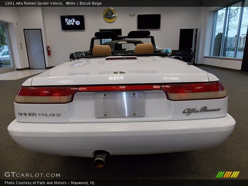 White / Biscuit Beige 1991 Alfa Romeo Spider Veloce