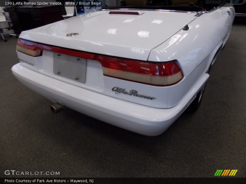 White / Biscuit Beige 1991 Alfa Romeo Spider Veloce