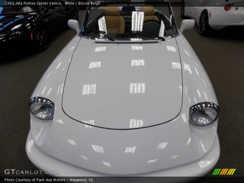 White / Biscuit Beige 1991 Alfa Romeo Spider Veloce