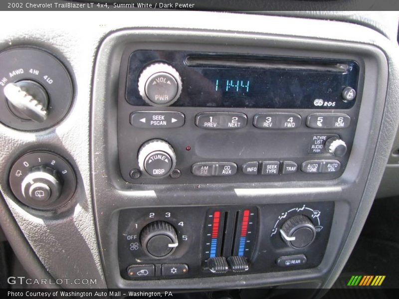 Summit White / Dark Pewter 2002 Chevrolet TrailBlazer LT 4x4