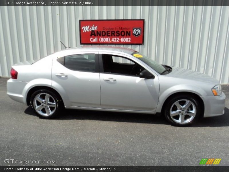 Bright Silver Metallic / Black 2012 Dodge Avenger SE