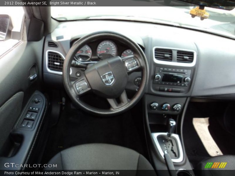 Bright Silver Metallic / Black 2012 Dodge Avenger SE