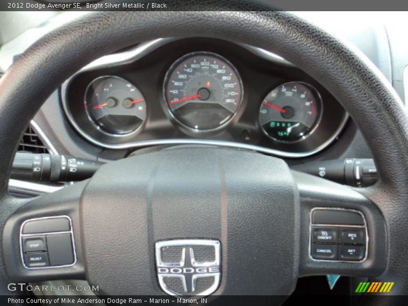 Bright Silver Metallic / Black 2012 Dodge Avenger SE