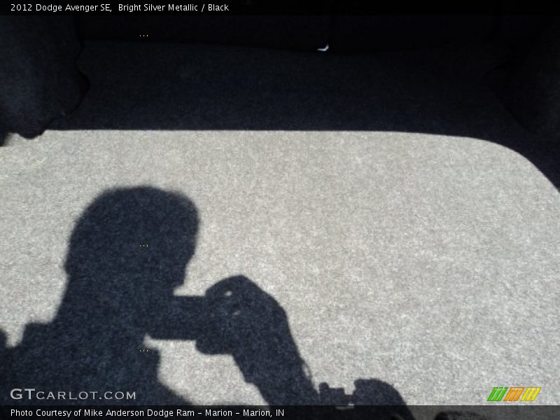 Bright Silver Metallic / Black 2012 Dodge Avenger SE