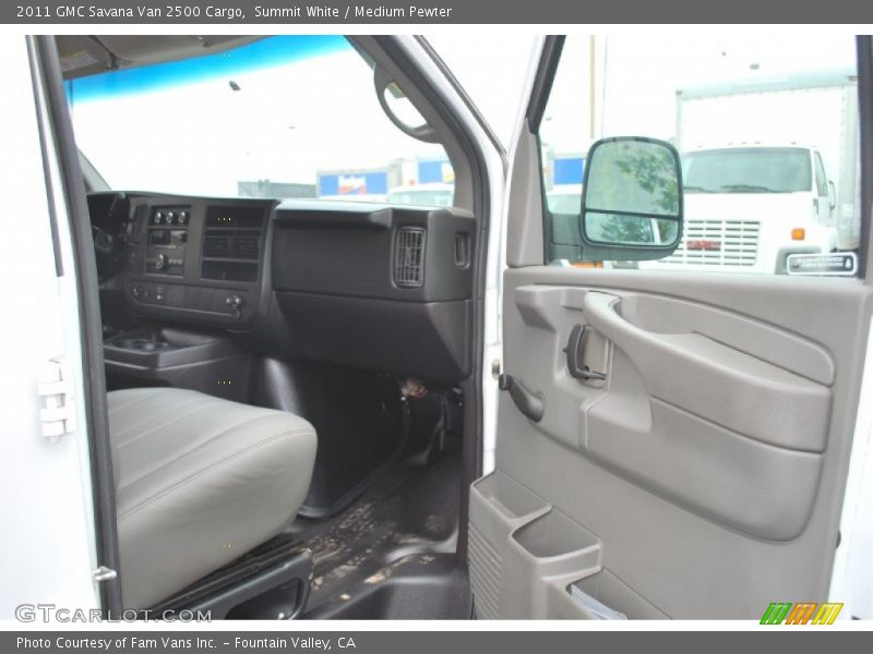 Summit White / Medium Pewter 2011 GMC Savana Van 2500 Cargo