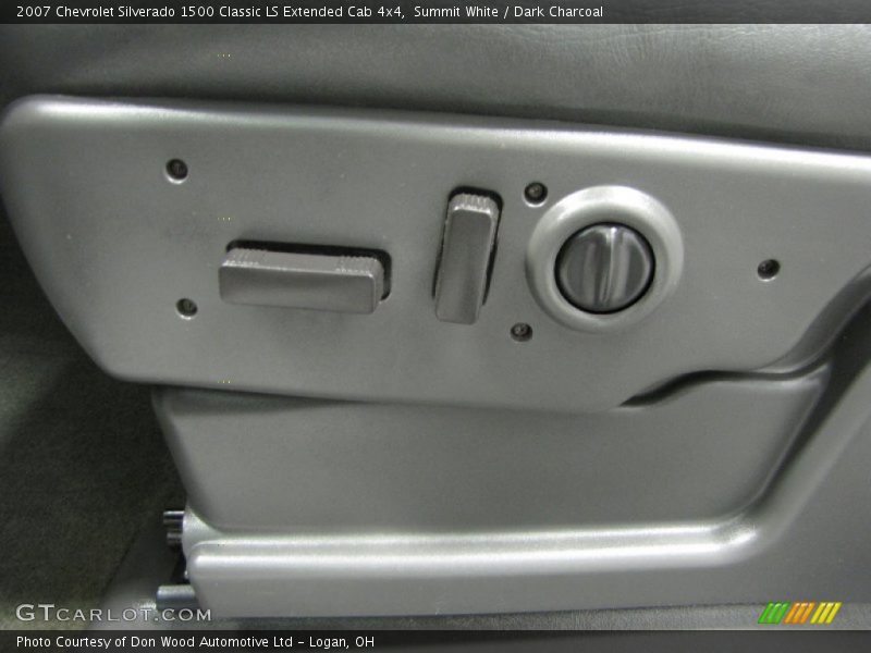 Summit White / Dark Charcoal 2007 Chevrolet Silverado 1500 Classic LS Extended Cab 4x4