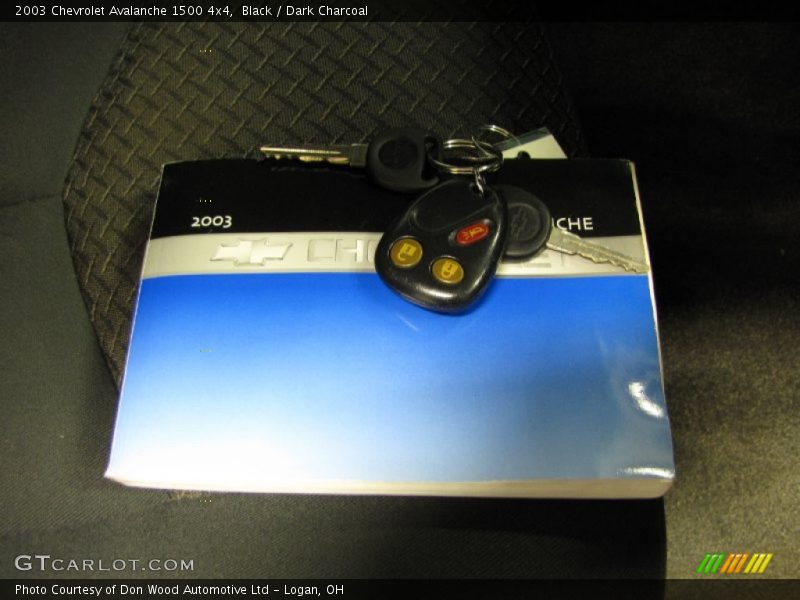 Black / Dark Charcoal 2003 Chevrolet Avalanche 1500 4x4