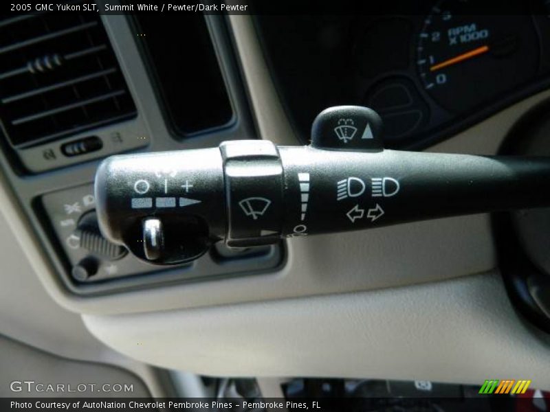 Summit White / Pewter/Dark Pewter 2005 GMC Yukon SLT