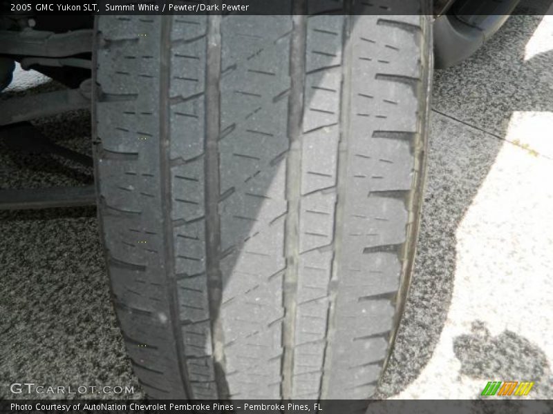 Summit White / Pewter/Dark Pewter 2005 GMC Yukon SLT