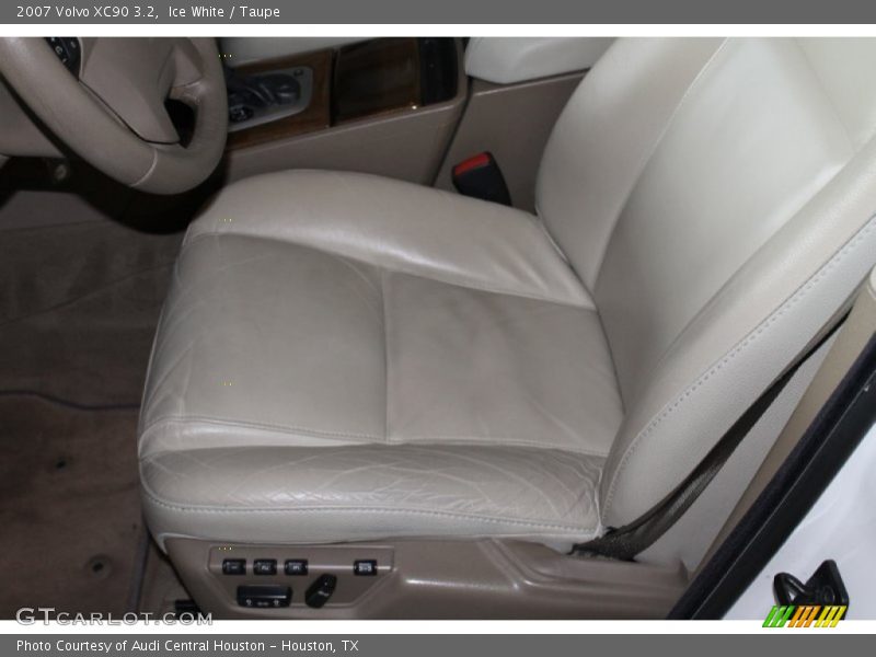 Ice White / Taupe 2007 Volvo XC90 3.2