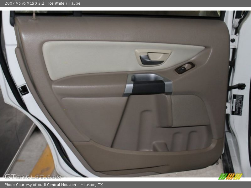 Ice White / Taupe 2007 Volvo XC90 3.2