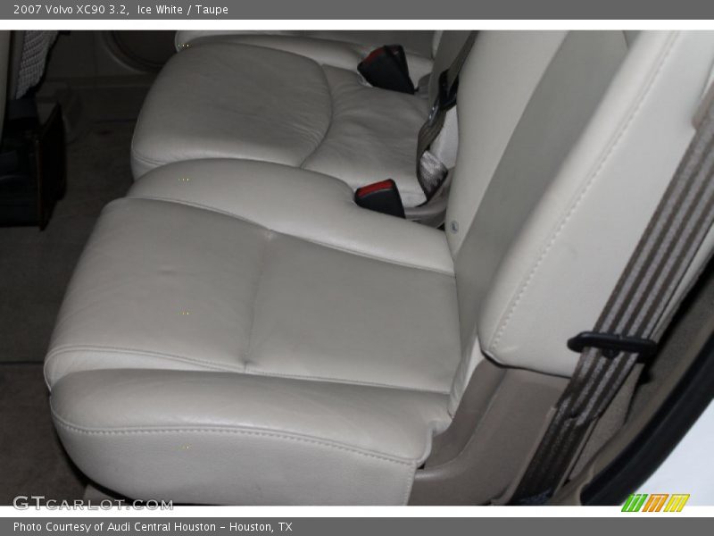 Ice White / Taupe 2007 Volvo XC90 3.2