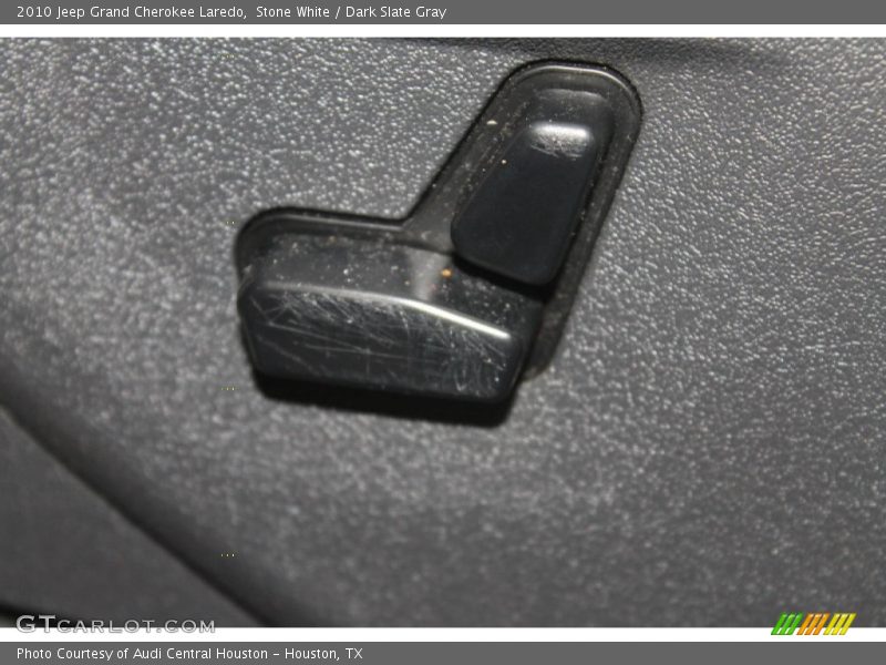 Stone White / Dark Slate Gray 2010 Jeep Grand Cherokee Laredo
