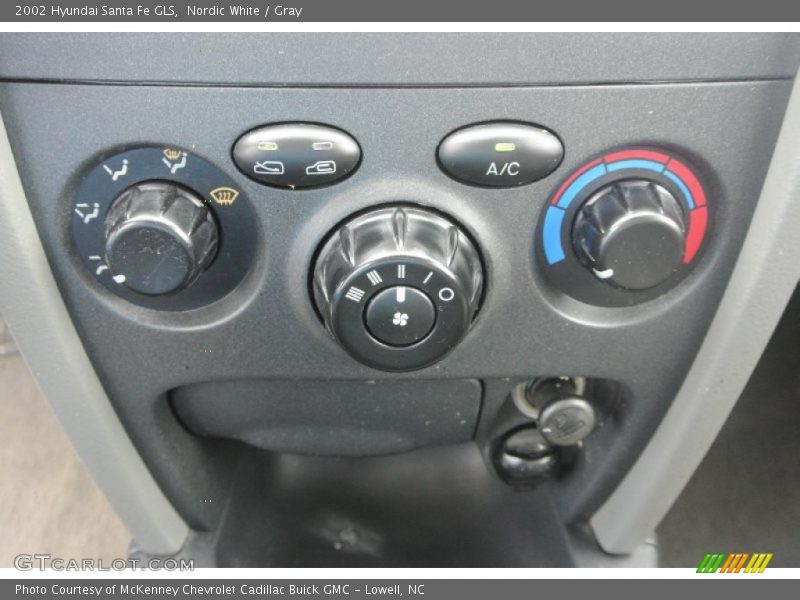 Nordic White / Gray 2002 Hyundai Santa Fe GLS