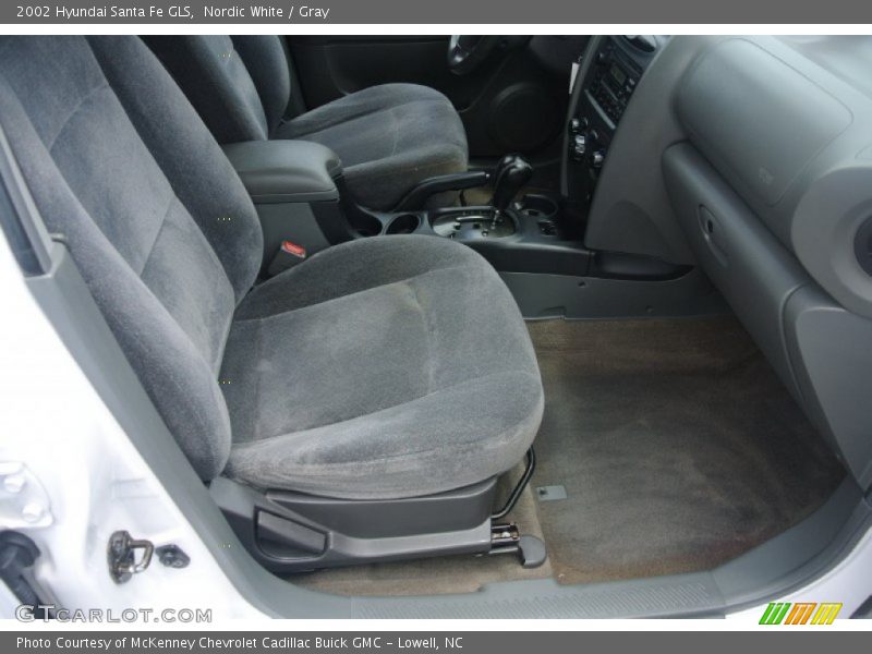Nordic White / Gray 2002 Hyundai Santa Fe GLS