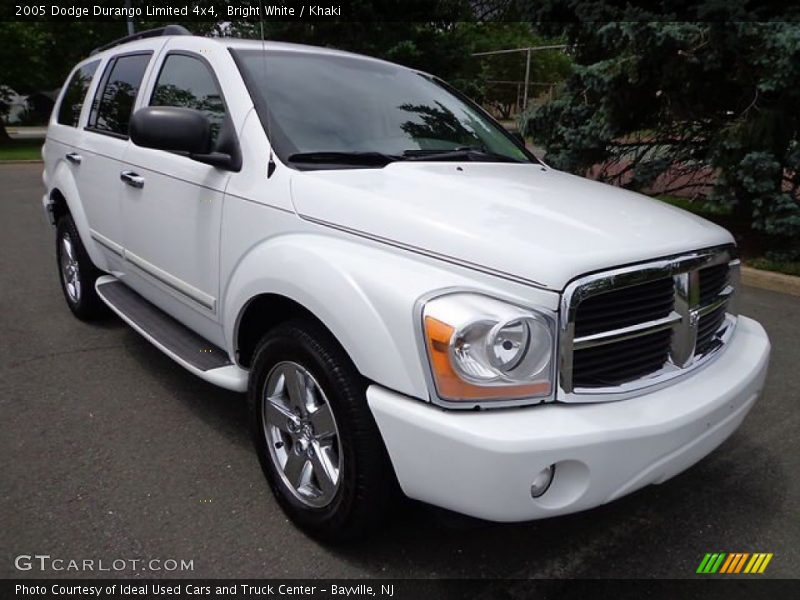 Front 3/4 View of 2005 Durango Limited 4x4