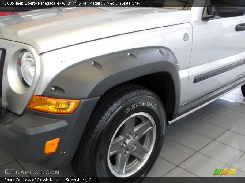Bright Silver Metallic / Medium Slate Gray 2005 Jeep Liberty Renegade 4x4