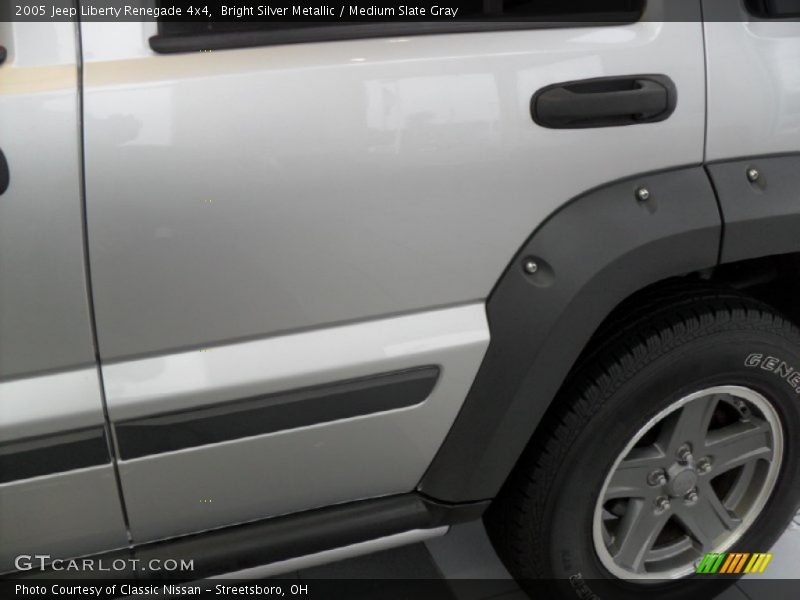 Bright Silver Metallic / Medium Slate Gray 2005 Jeep Liberty Renegade 4x4