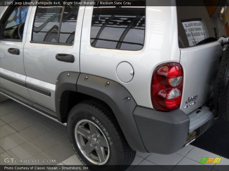 Bright Silver Metallic / Medium Slate Gray 2005 Jeep Liberty Renegade 4x4