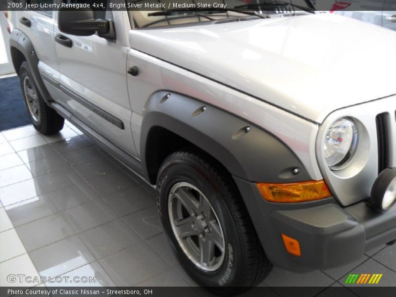 Bright Silver Metallic / Medium Slate Gray 2005 Jeep Liberty Renegade 4x4