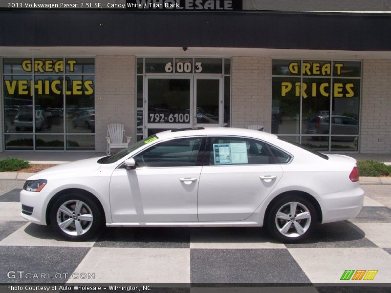 Candy White / Titan Black 2013 Volkswagen Passat 2.5L SE