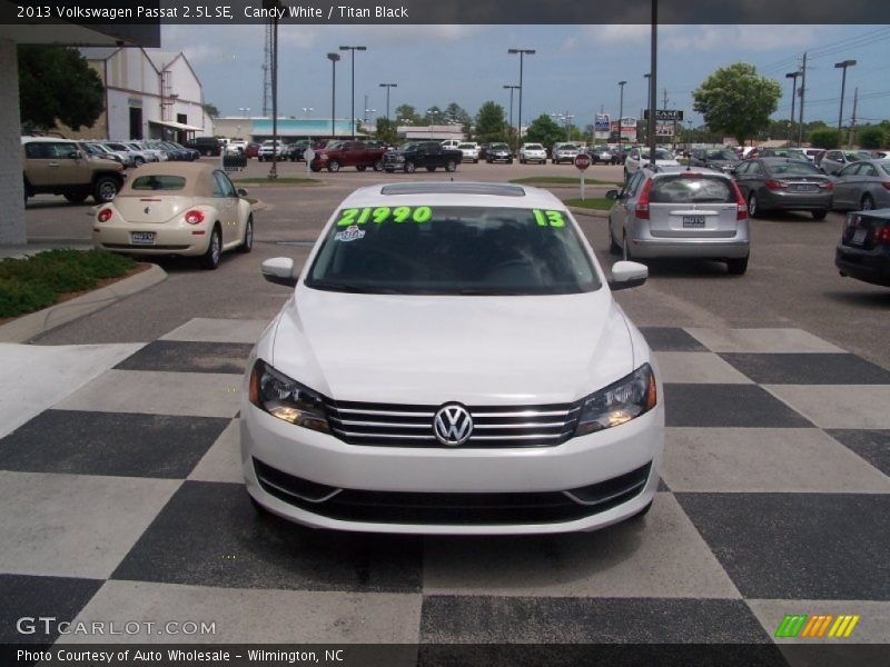 Candy White / Titan Black 2013 Volkswagen Passat 2.5L SE