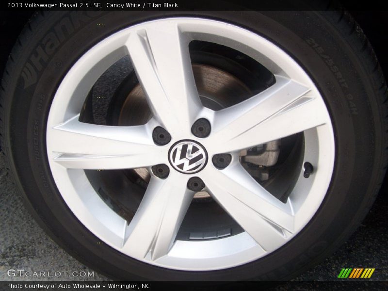 Candy White / Titan Black 2013 Volkswagen Passat 2.5L SE