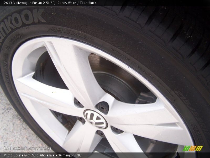 Candy White / Titan Black 2013 Volkswagen Passat 2.5L SE