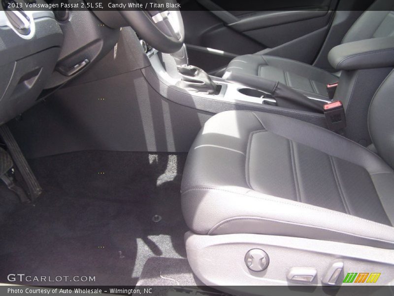 Candy White / Titan Black 2013 Volkswagen Passat 2.5L SE