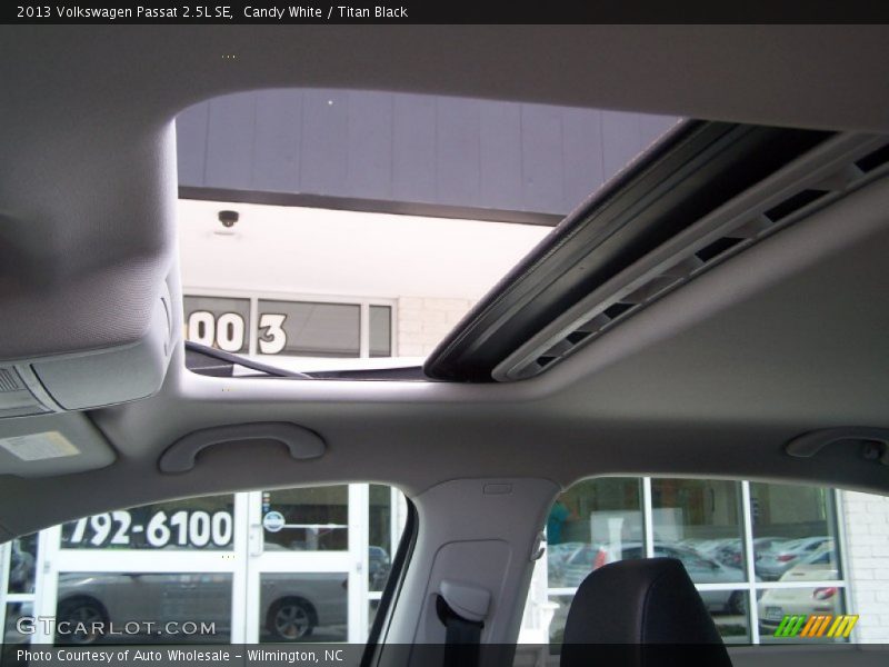 Candy White / Titan Black 2013 Volkswagen Passat 2.5L SE