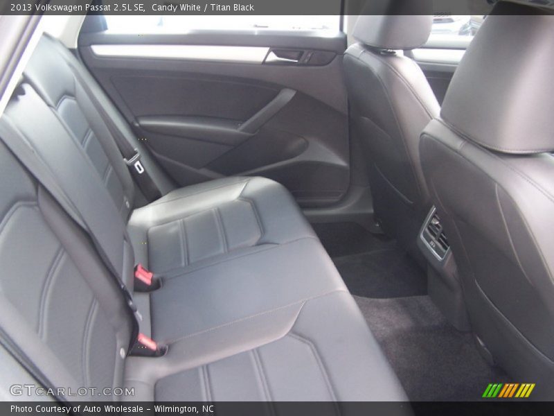 Candy White / Titan Black 2013 Volkswagen Passat 2.5L SE