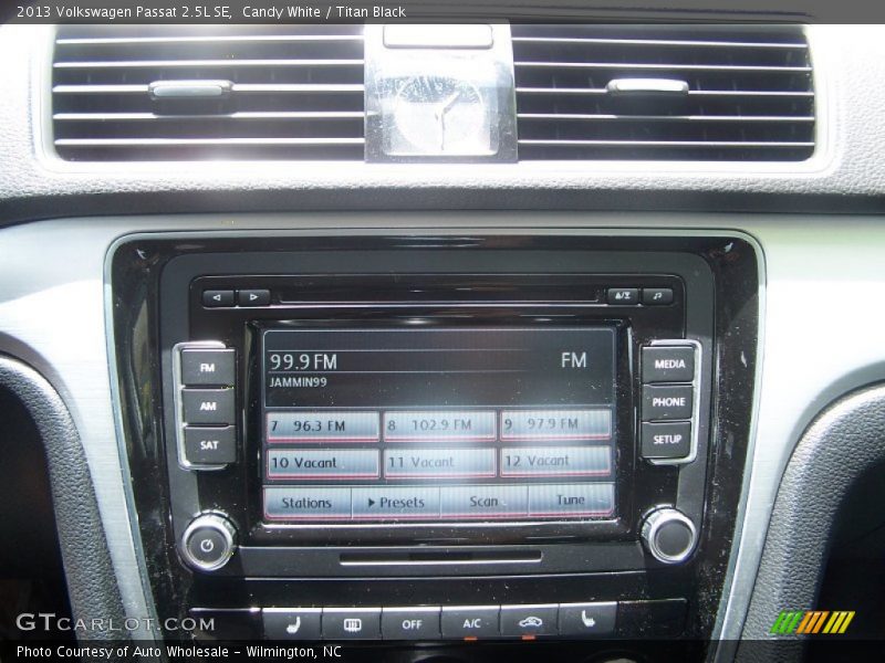 Candy White / Titan Black 2013 Volkswagen Passat 2.5L SE