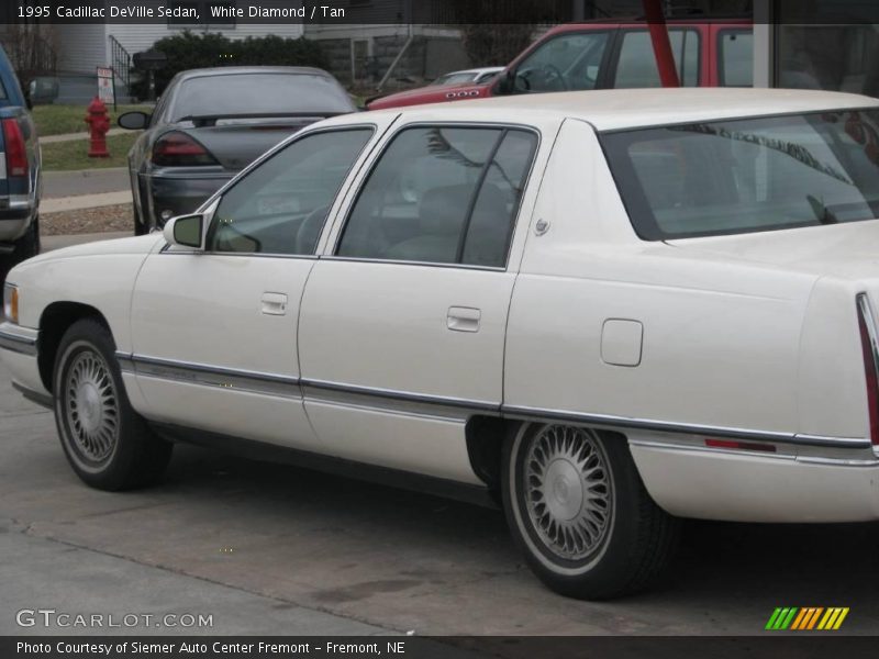 White Diamond / Tan 1995 Cadillac DeVille Sedan